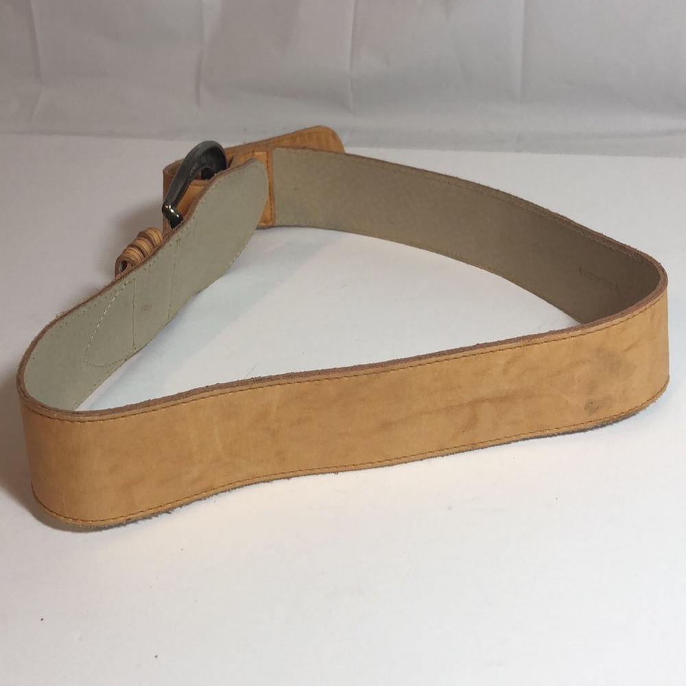 Details Leather Belt With Peg And Loop Closure - image 5